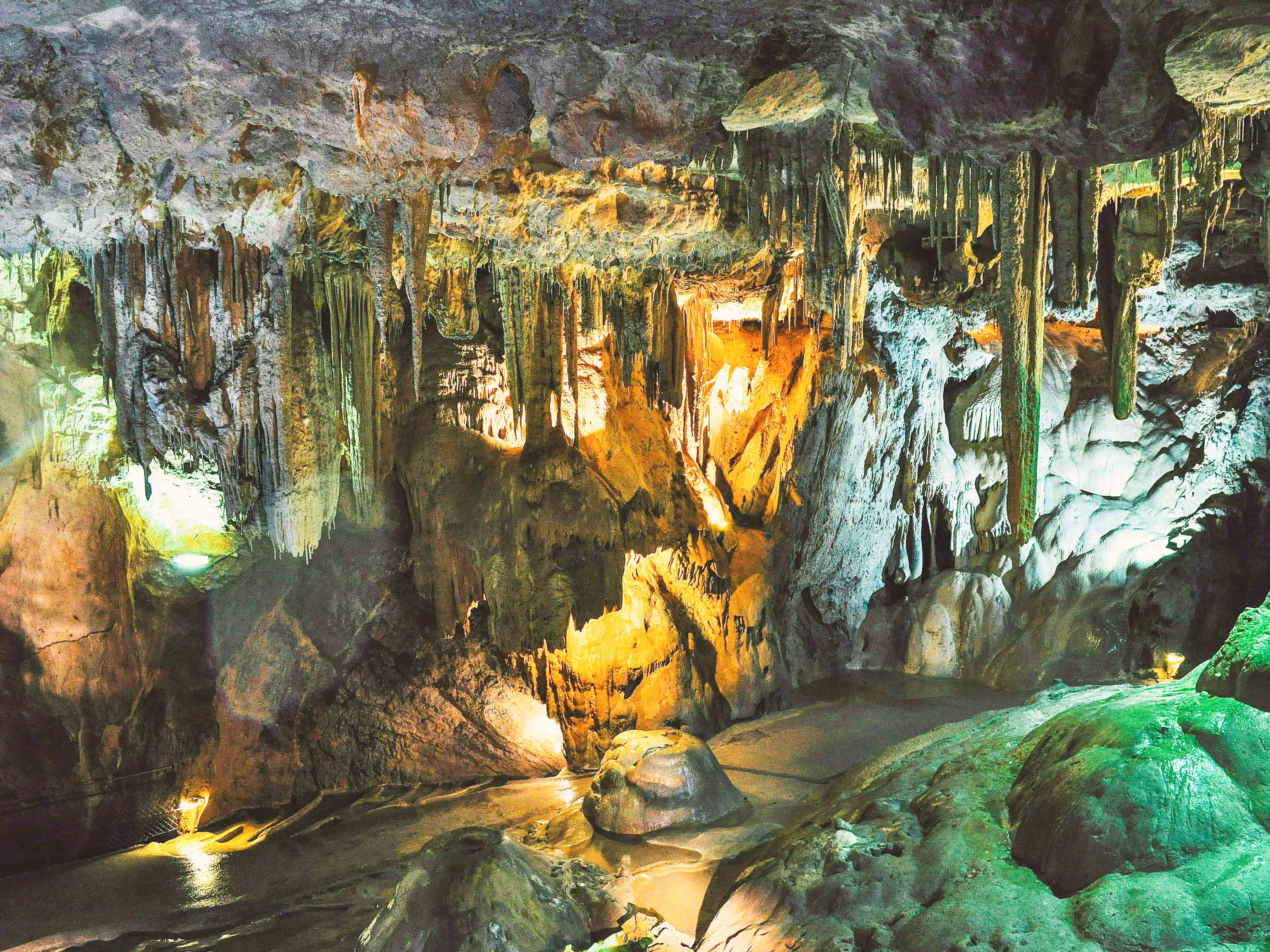 Grotte naturali in montagna con i bambini