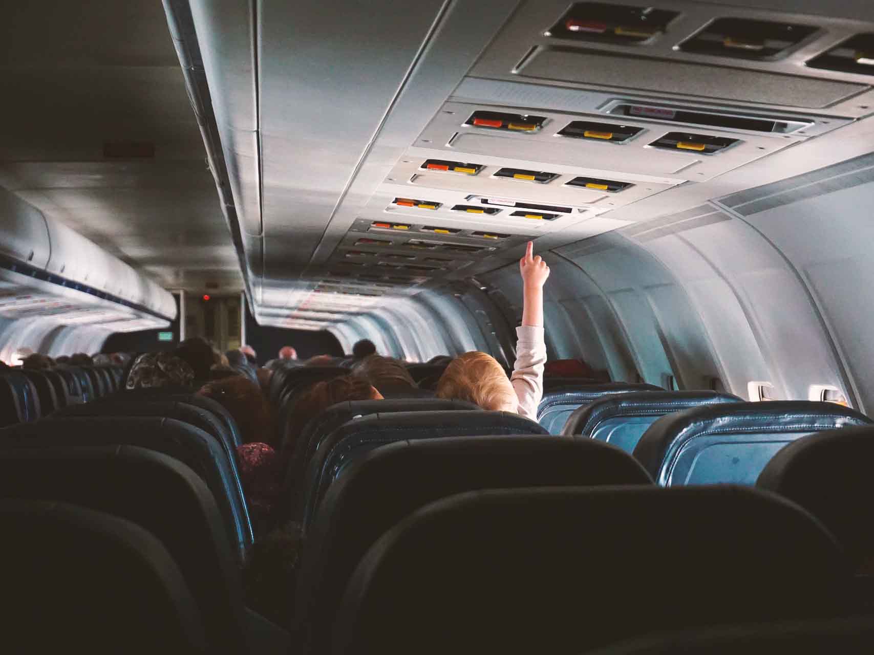 Viaggiare con i bambini piccoli in aereo