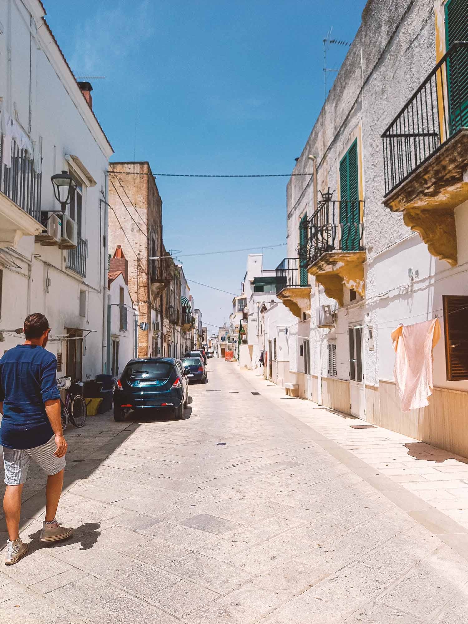 Centro storico di Bernalda con i bambini